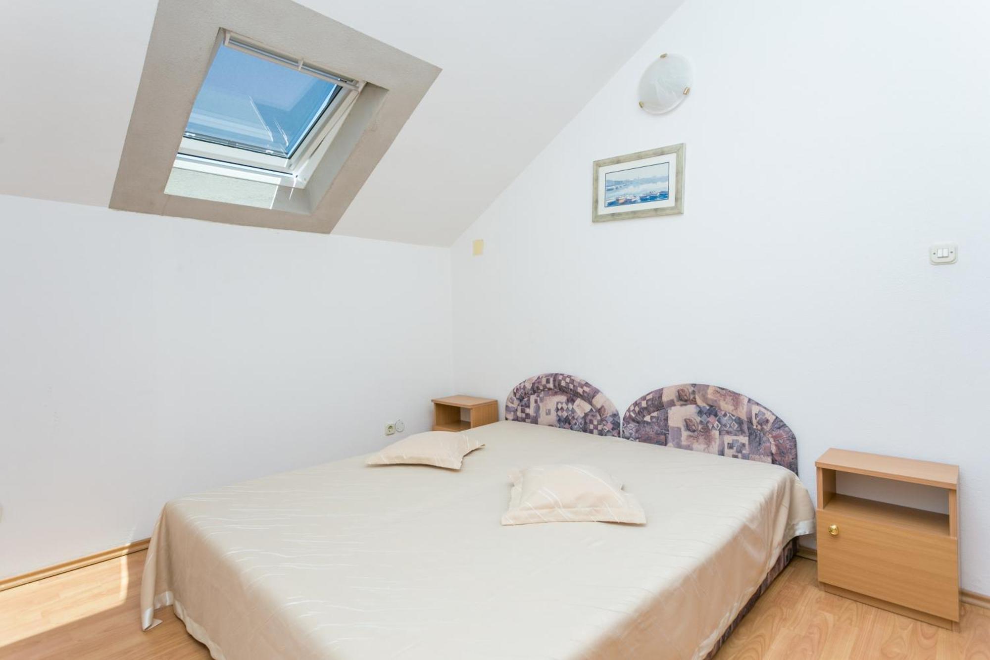 Apartments And Rooms With Parking Space Supetar, Brac - 5658 部屋 写真